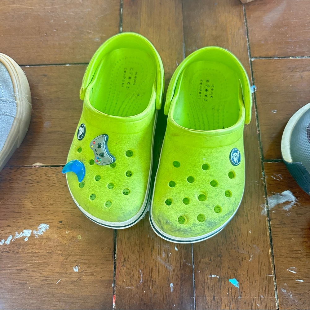 Free w purchase kids crocs